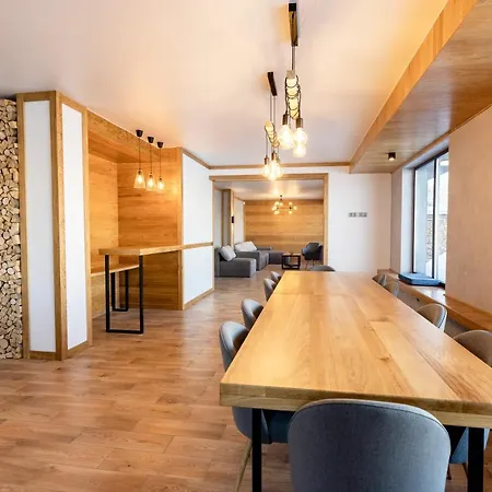 Chalet Tophill House