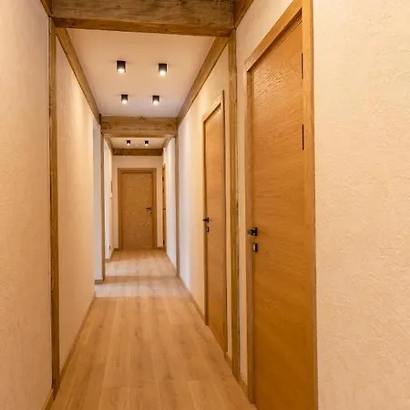 Chalet Tophill House