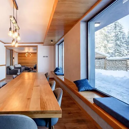 Chalet Tophill House
